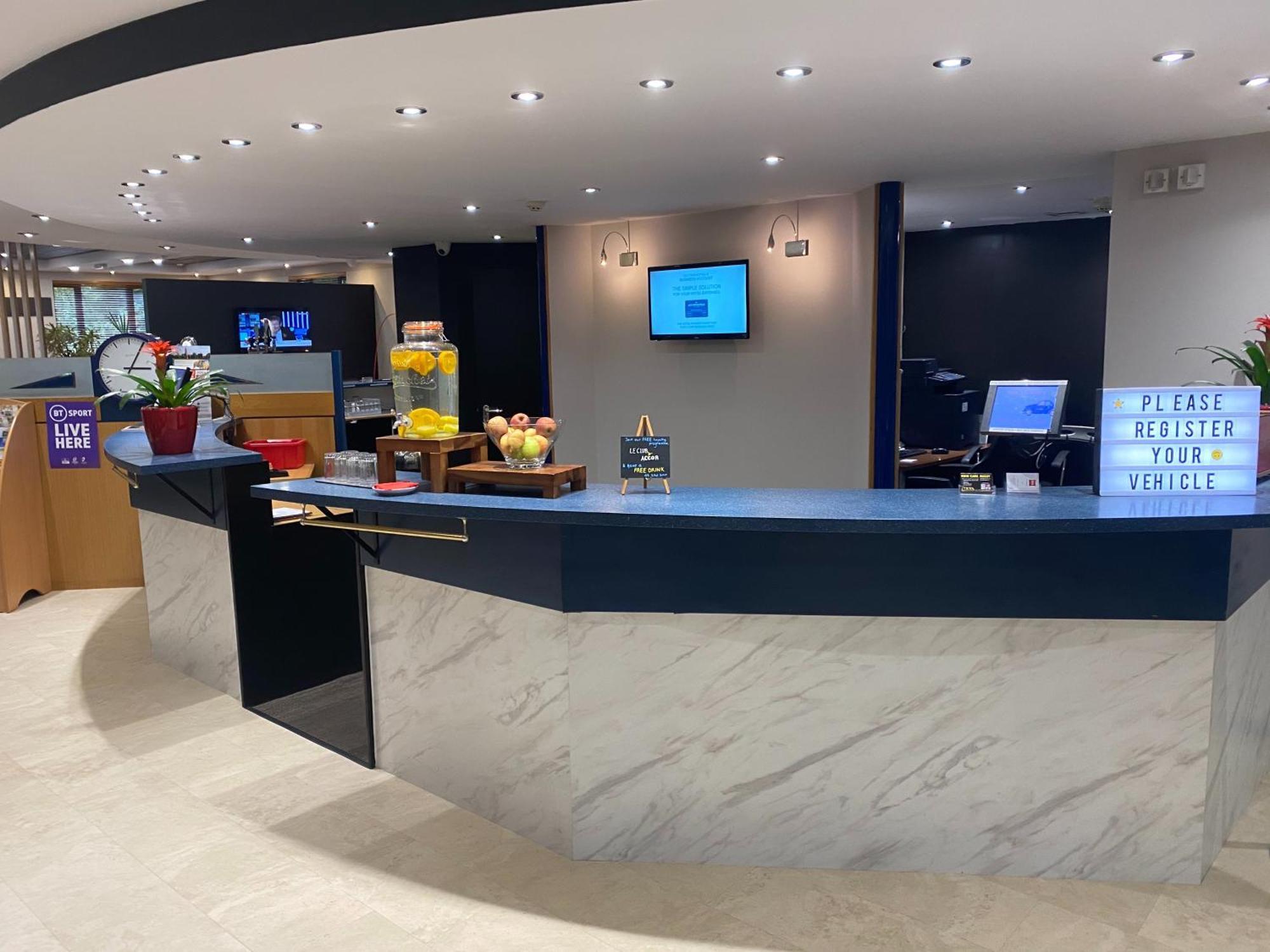 Hotel Ibis Rugby East à Crick  Extérieur photo
