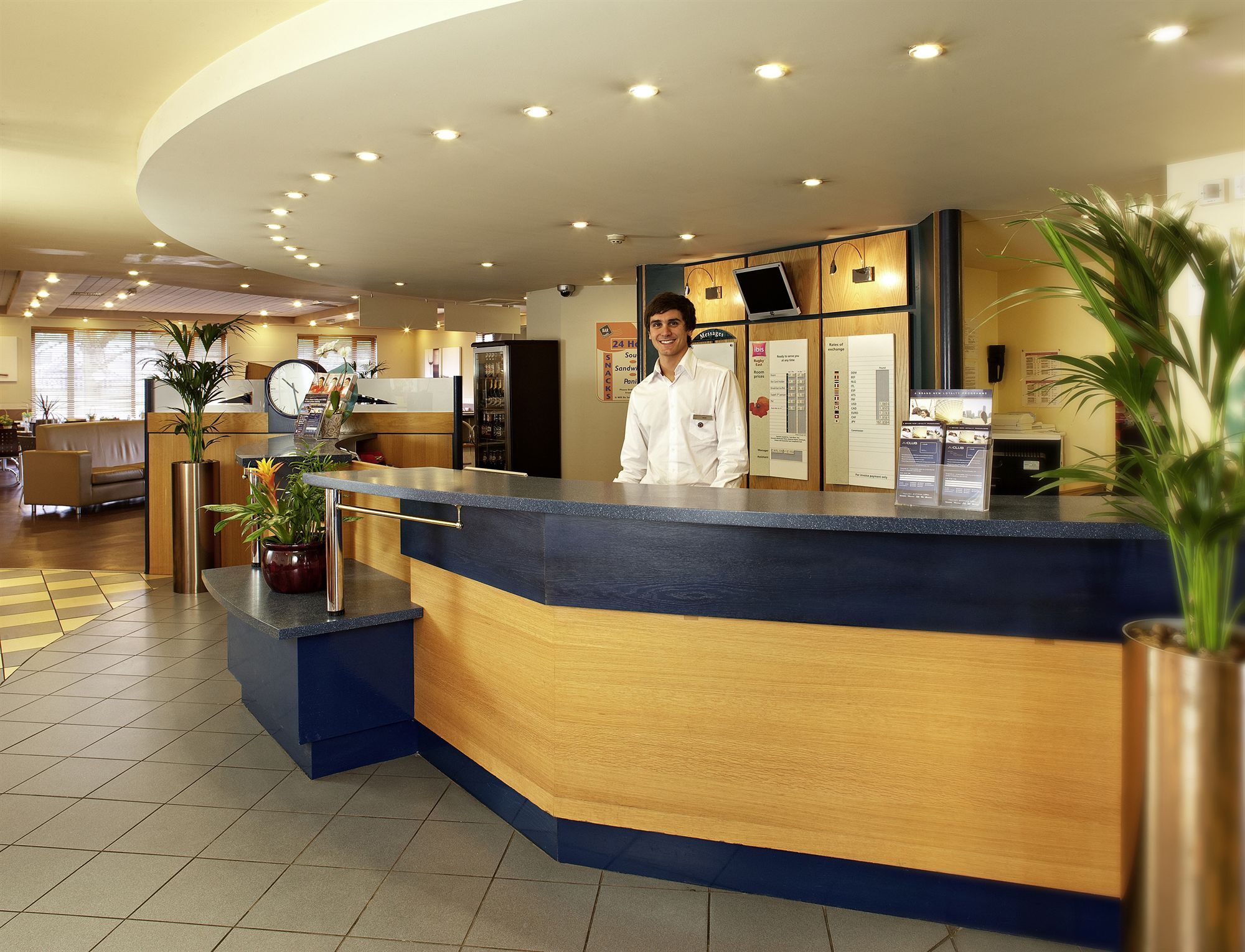 Hotel Ibis Rugby East à Crick  Extérieur photo